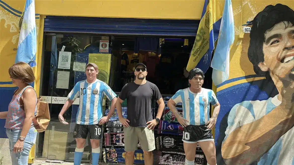 bonecos do messe e maradona em buenos aires